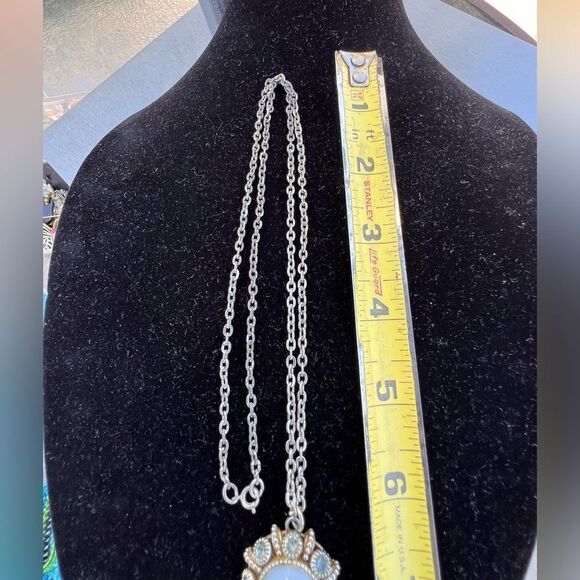 Avon Vintage Blue Moon Stone And Rhinestone Necklace And Screw On Earrings Set - Picture 8 of 8